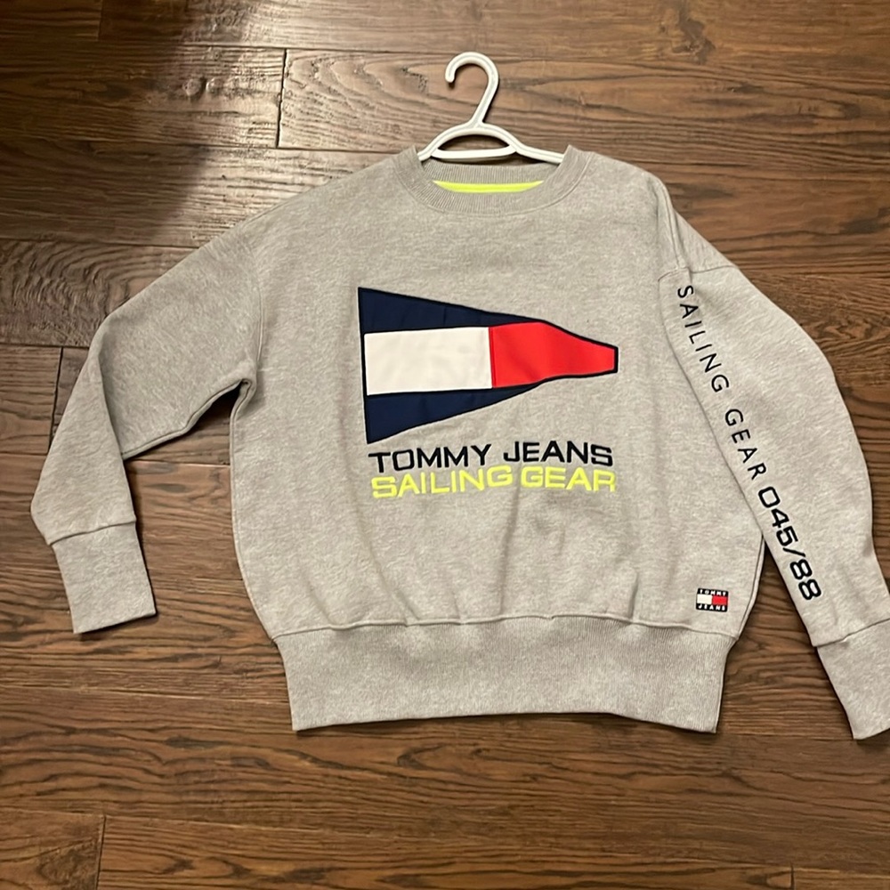 Tommy Hilfiger Gray and Red Crewneck Sweater with Signature Design for woman